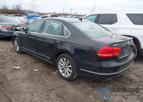 2013 Volkswagen Passat 2.5L Sel Premium z USA, uszkodzony, nr VIN 1VWCP7A36DC078035